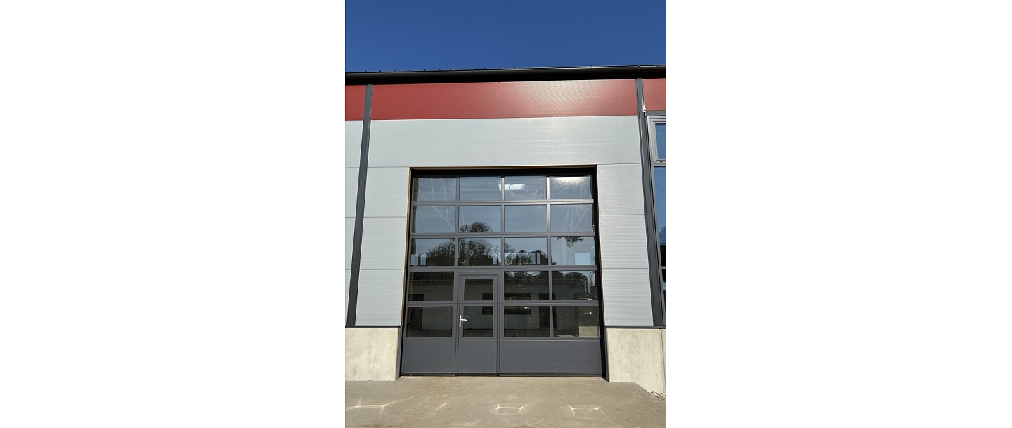 Panoramic sectional overhead gates