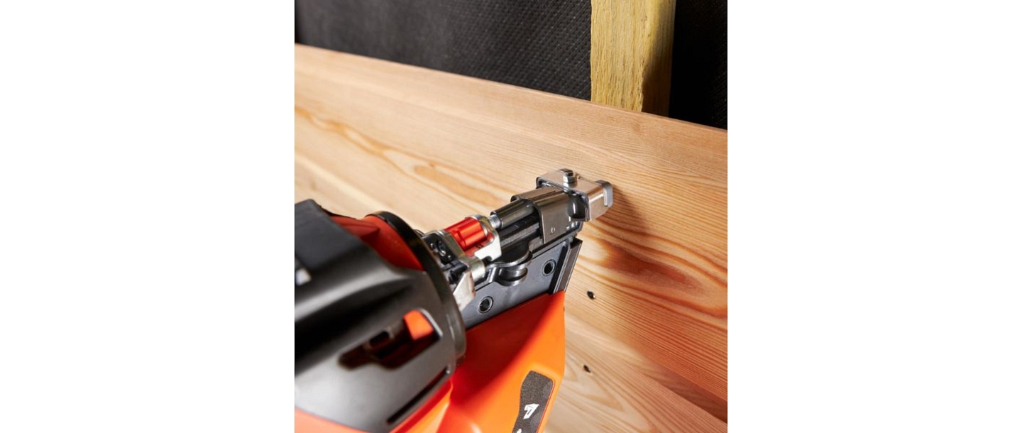 Paslode IM90Xi gas nailer