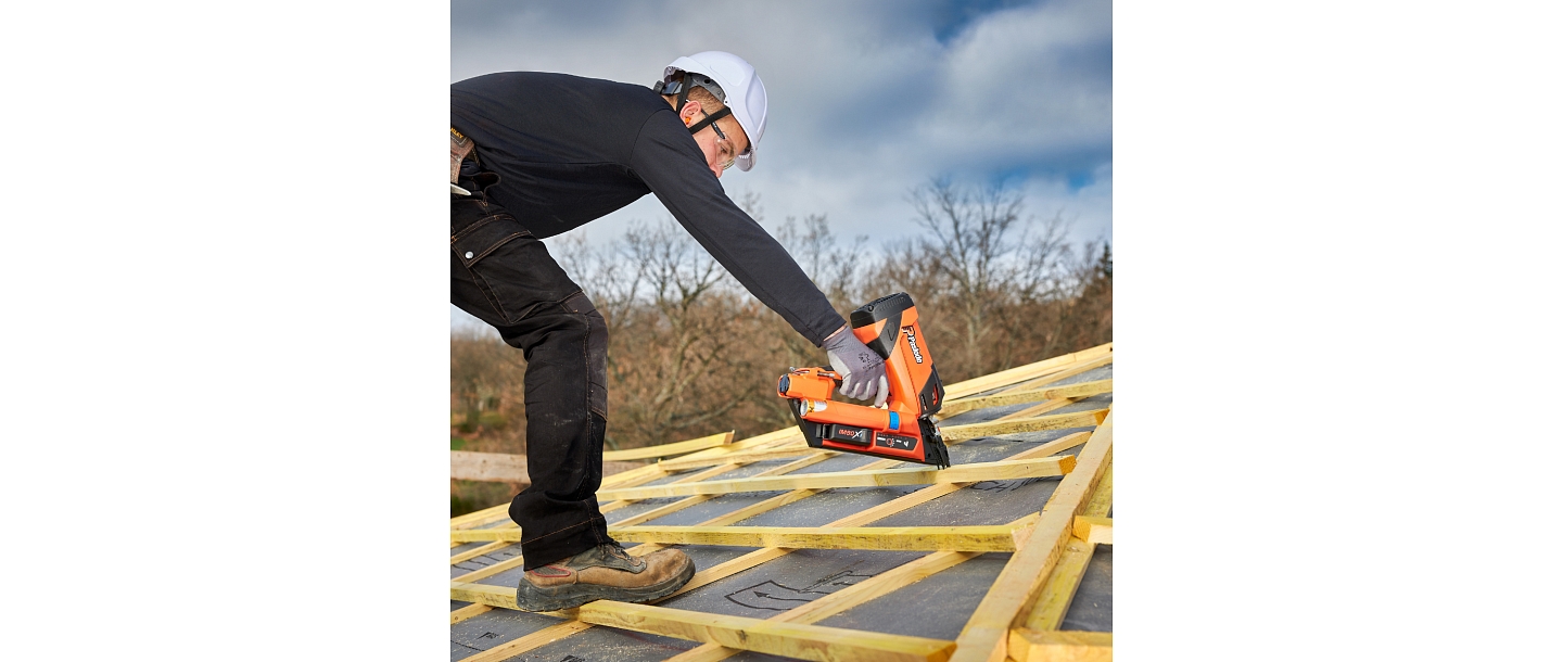 Paslode IM90Xi gas nailer