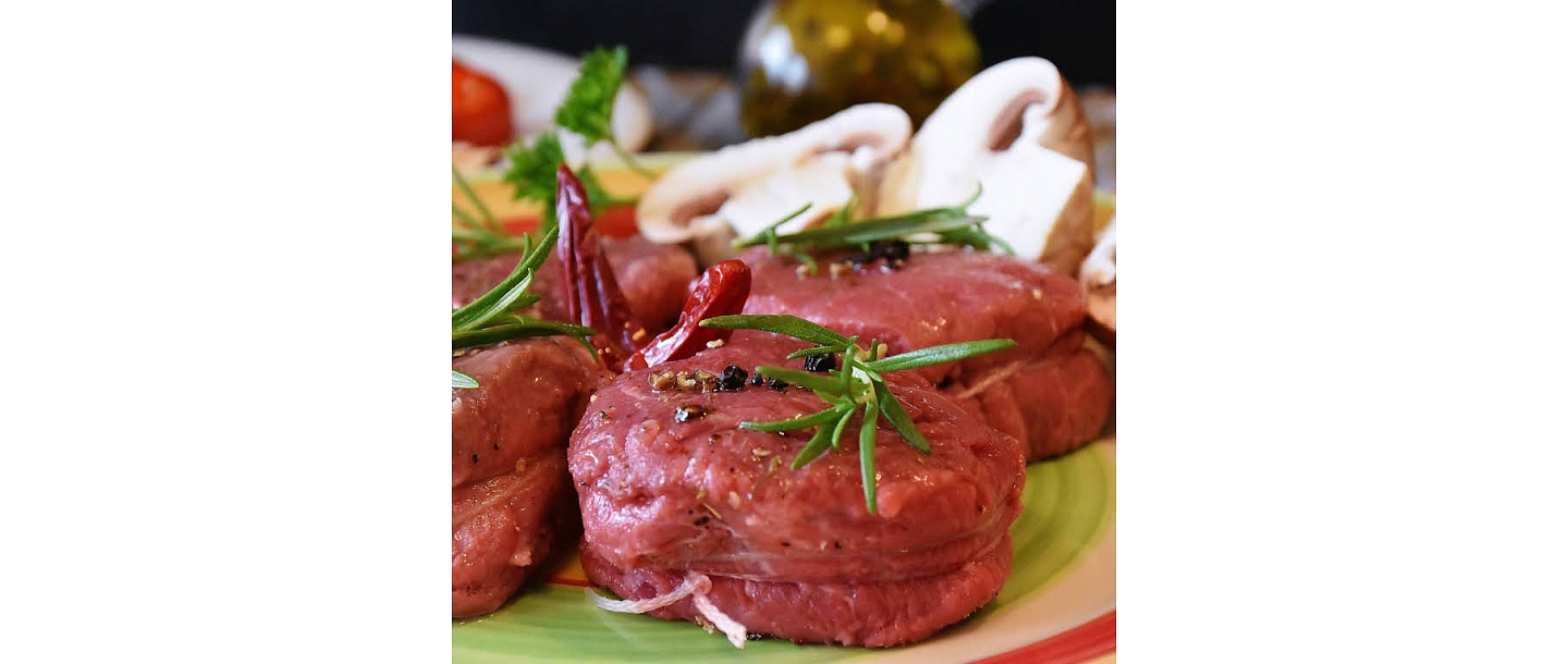 marinated beef medallions with spices