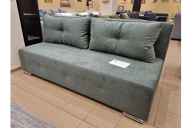 Торговля новыми, бывших в употреблении, продажа отреставрированных диванов