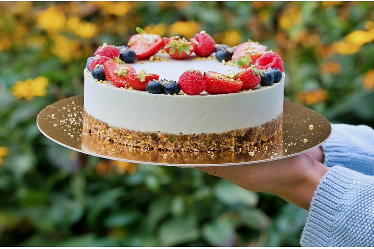 Pistachio avocado cake