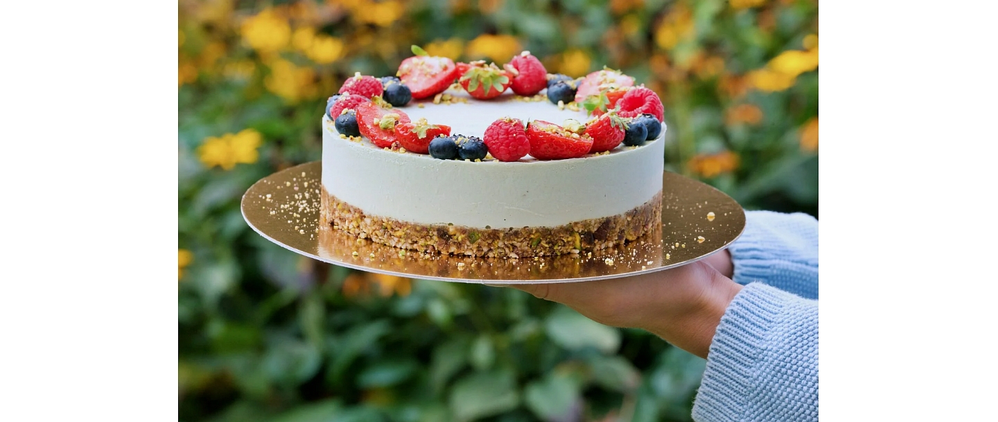 Pistachio avocado cake