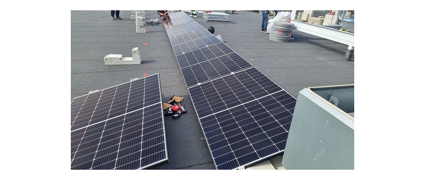 Flat roof solar panel systems