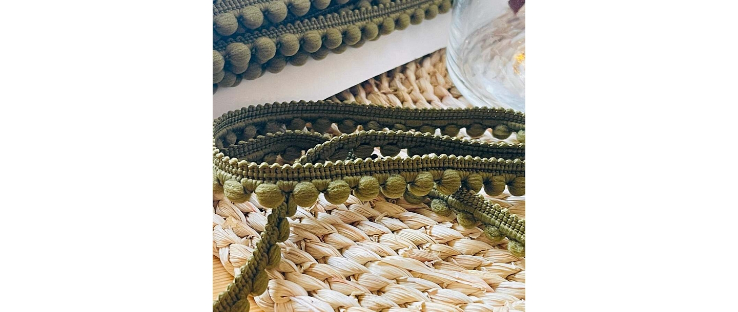 Pom-pom ribbon in khaki color