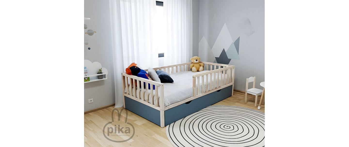 Baby bed with safety barrier