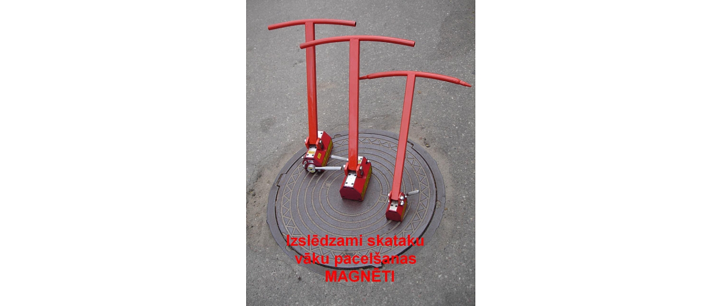 Крышка поднимается с помощью магнитов