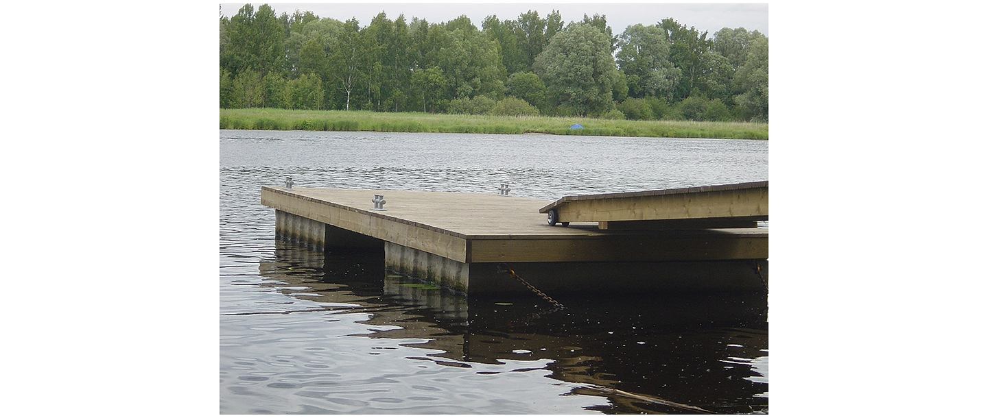 Reinforced concrete pontoon
