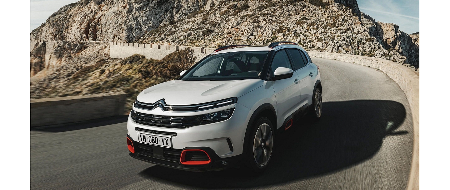 Rezerve car center, car showroom