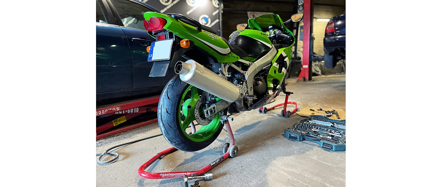 Moto tyre assembly, motorcycle tire assembly.