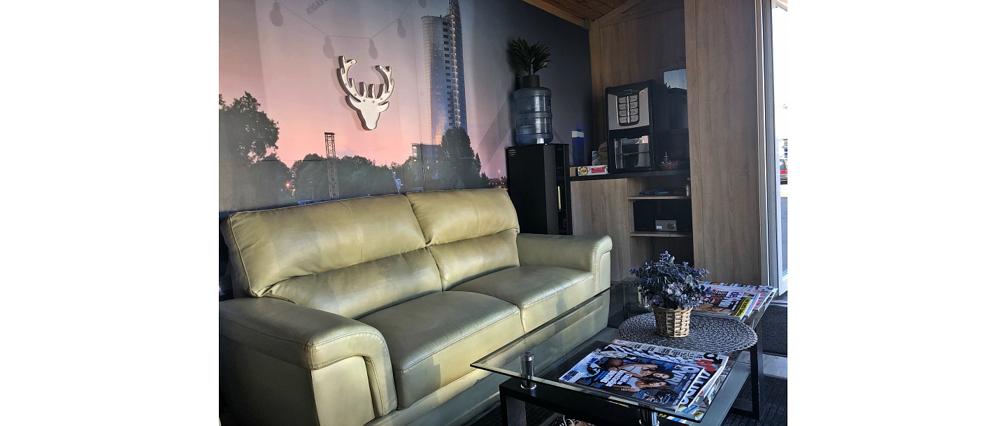 Зал ожидания клиентов.