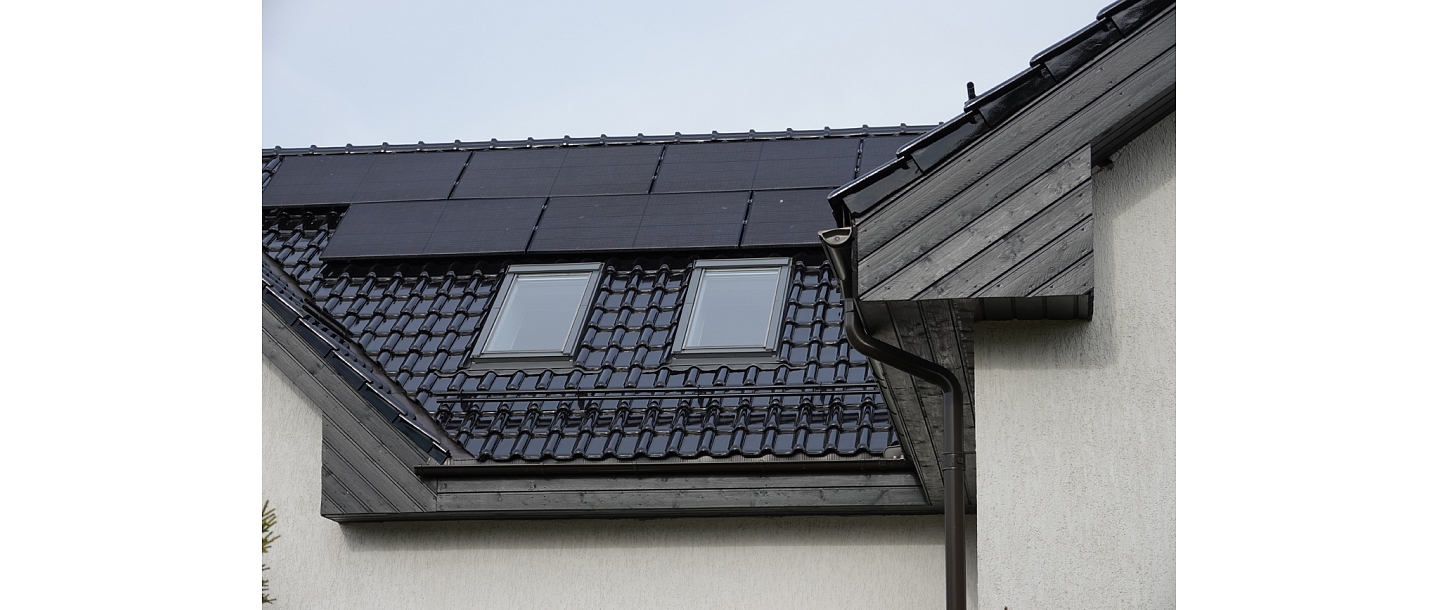 Rubin 13V glazed brilliant black