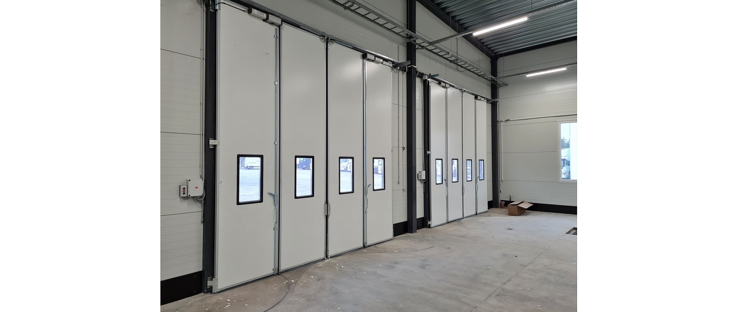 Folding gates