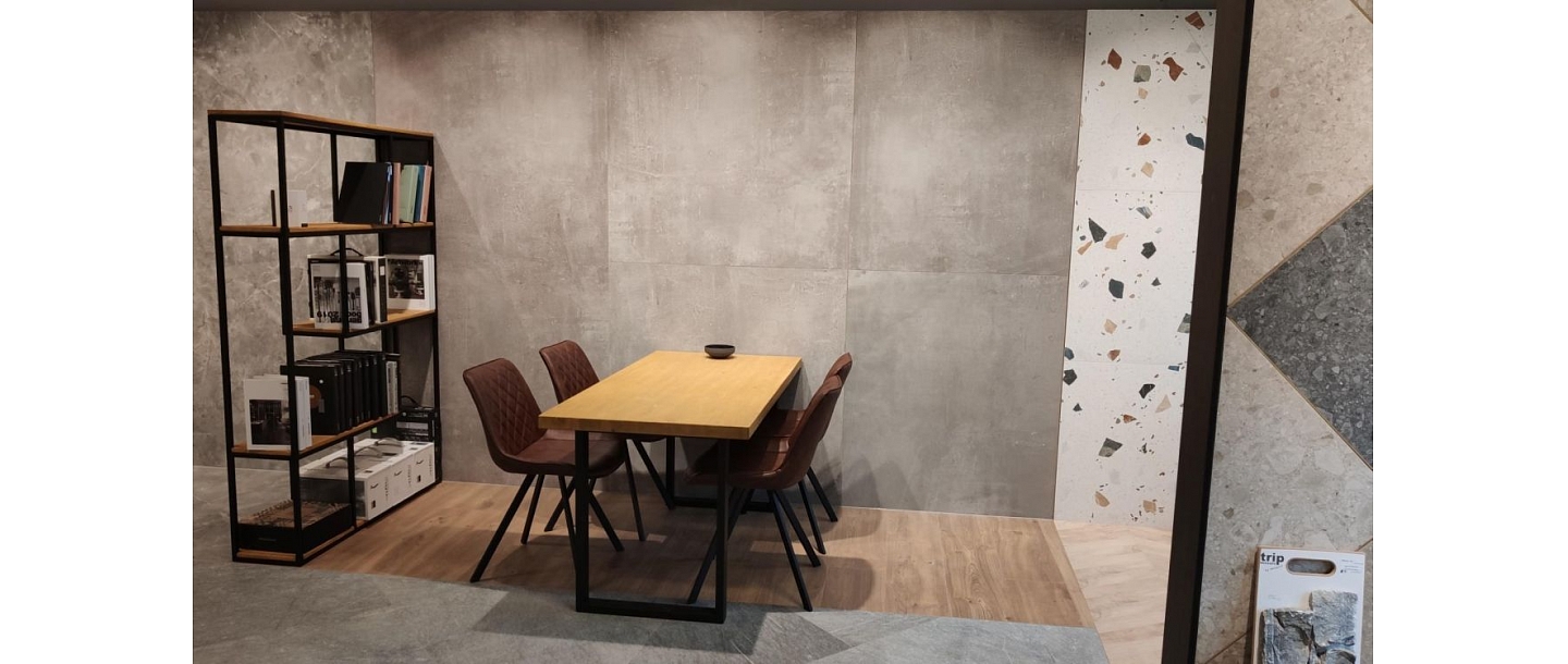 Salon exposition, Tile interiors