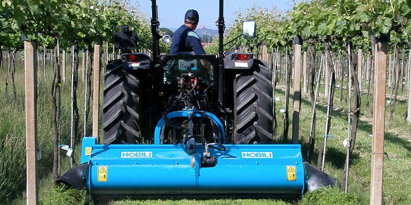 NOBILI SDS 100 un SDS 1000 mulčeri – efektīva biomasas novirzīšana uz augu rindām