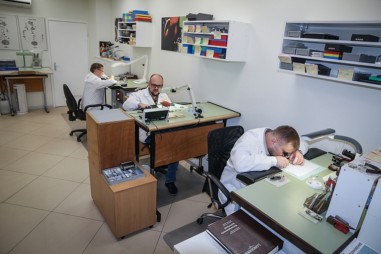 "Geneva", watch service-repair center