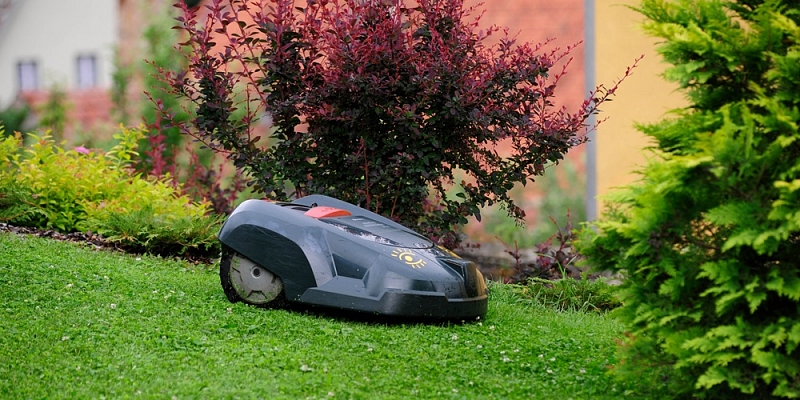 Installation of robotic lawnmowers throughout Latvia