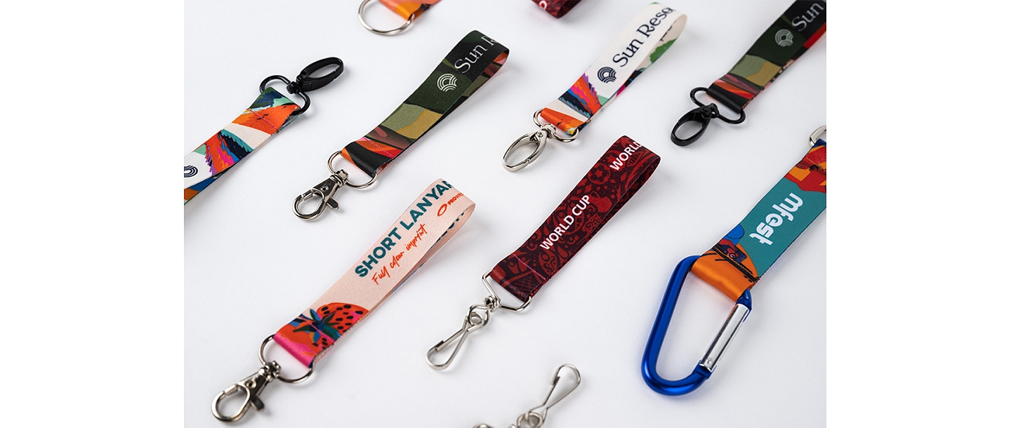 Короткие шейные ленты с принтом