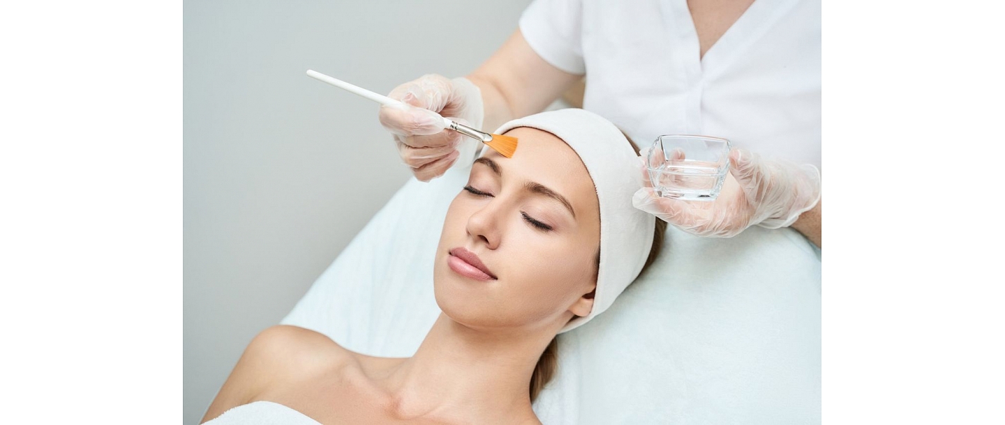 Cosmetologist, Face procedures