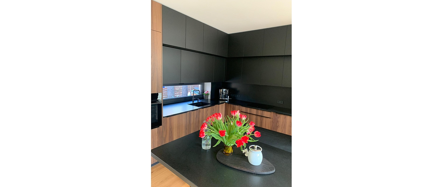 Silestone Negro Tebas kitchen