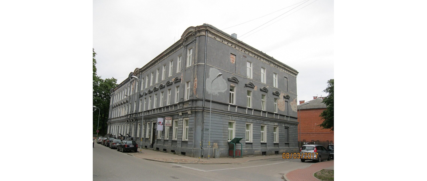 Atjaunota ēkas fasāde