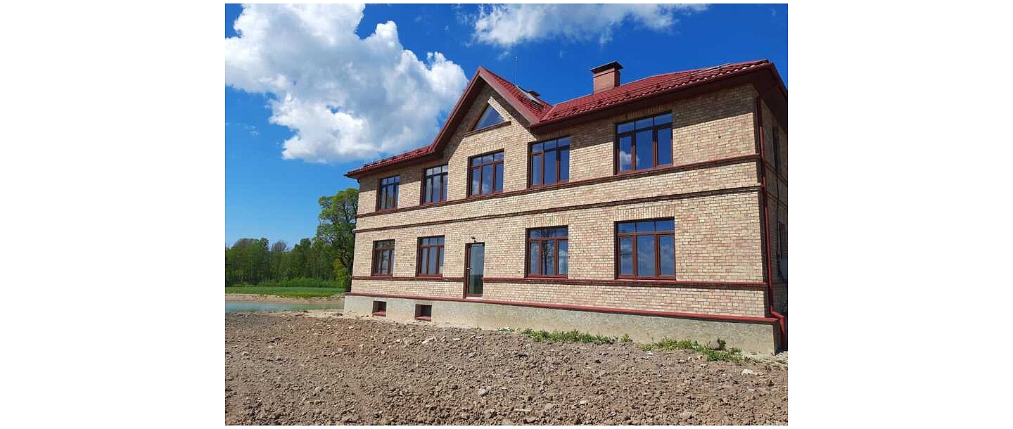 Atjaunota ēkas fasāde