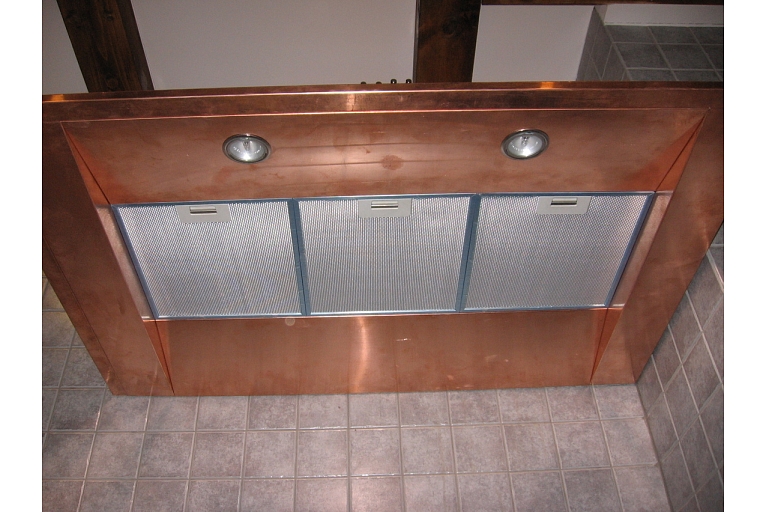 Built-in extractor hood