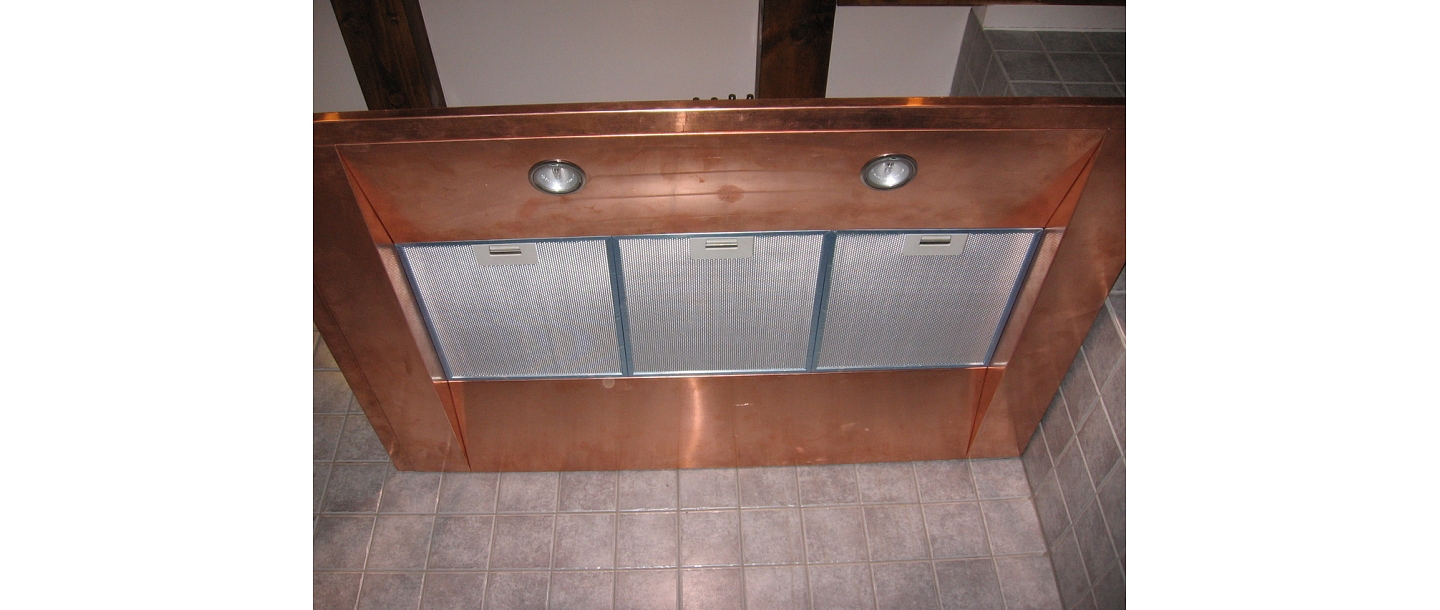 Built-in extractor hood