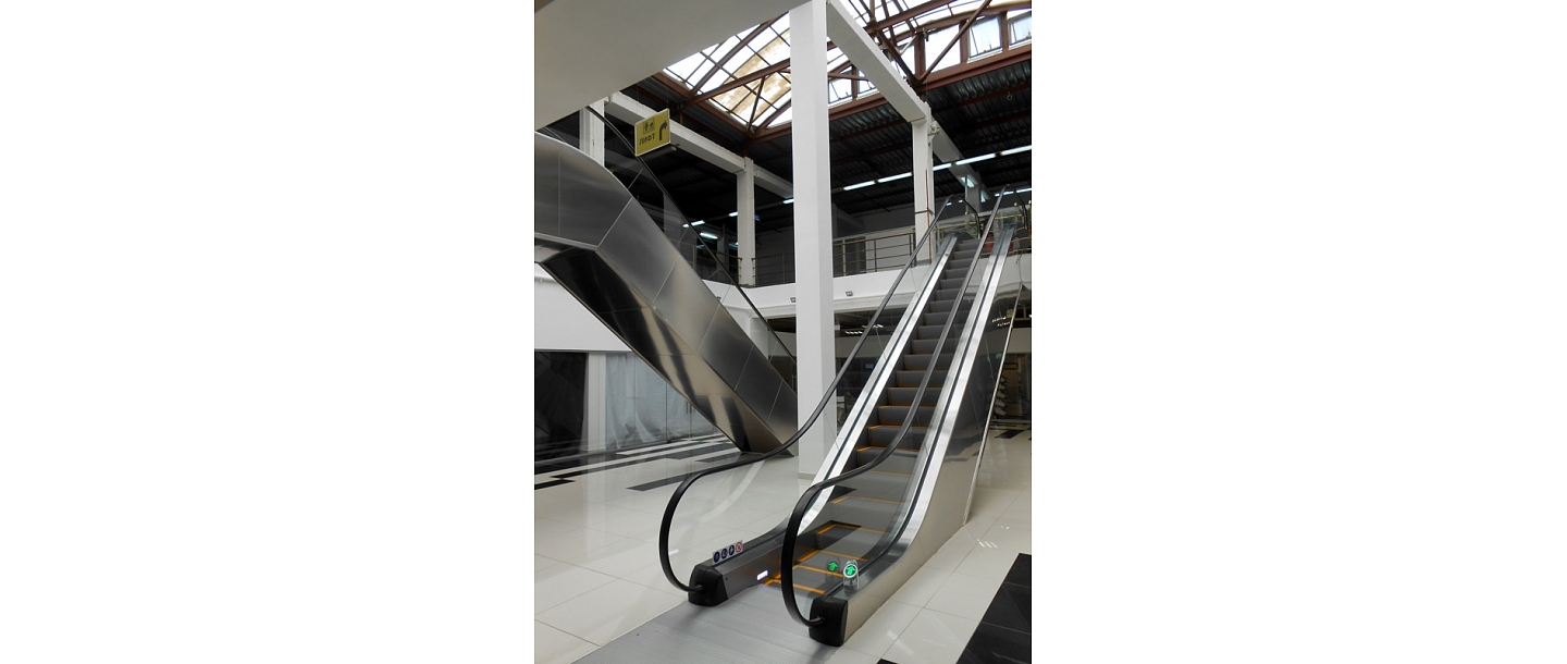 Escalator assembly