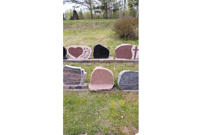 Granīta kapakmeņi