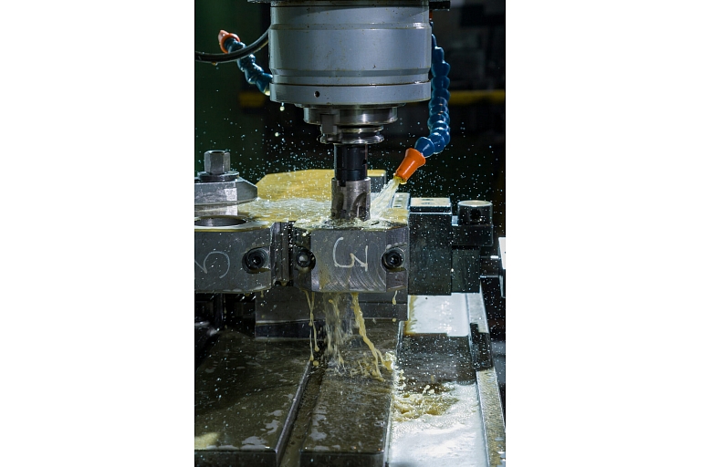 CNC metalworking with cooling – precise production of parts