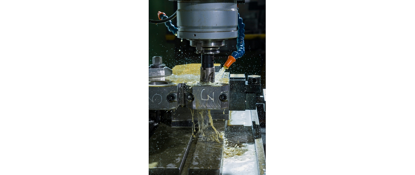 CNC metalworking with cooling – precise production of parts