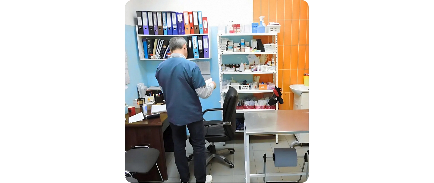 Veterinārārsts kabinetā