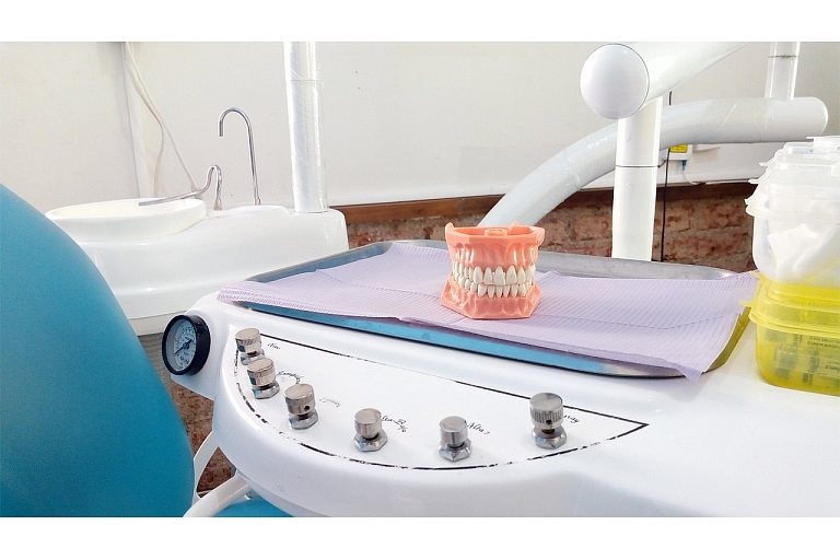 Изготовление протезирование зубов