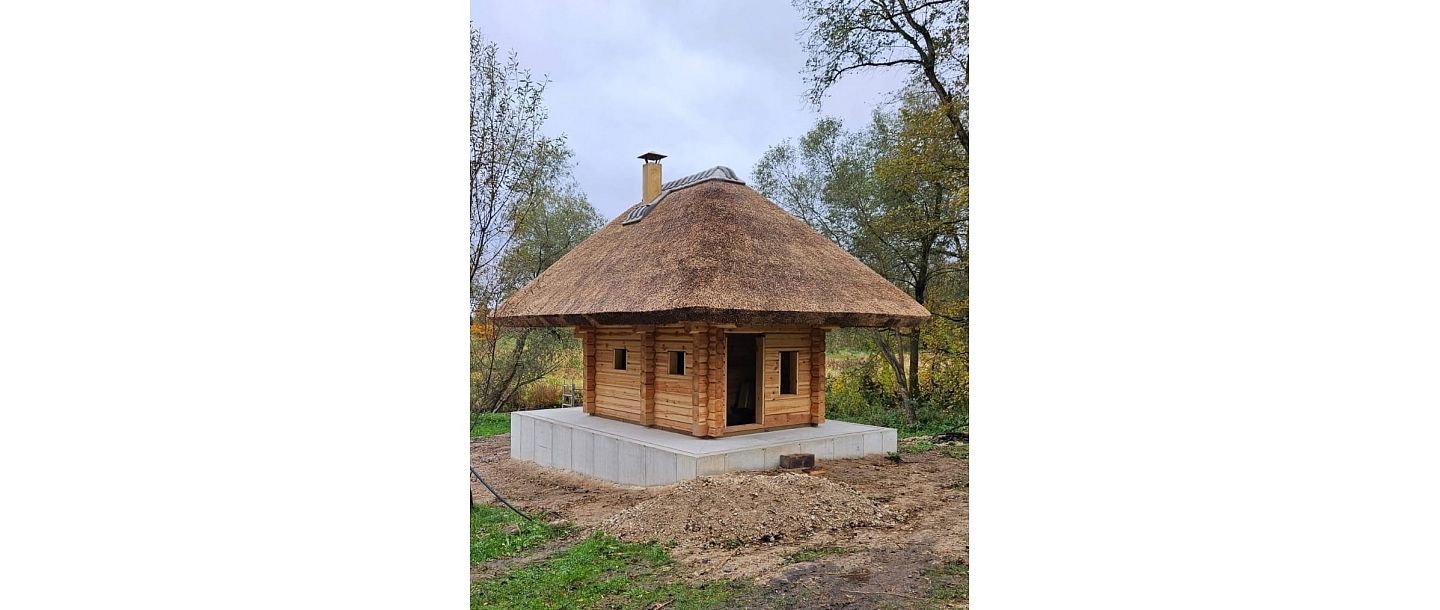 Guļbūves no priedes masīvkoka