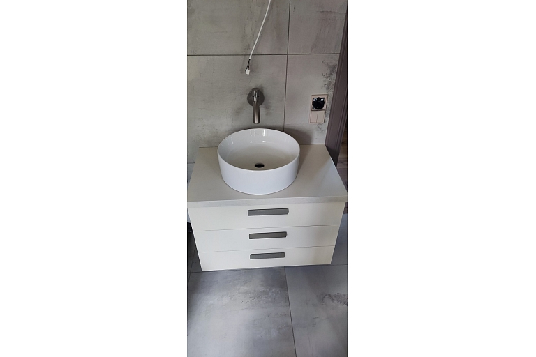 Bathroom cabinet