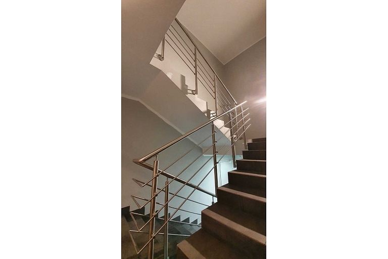Metal railings for stairs with precise workmanship