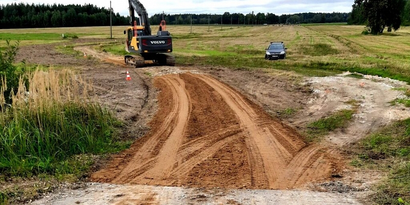 Gravel road construction