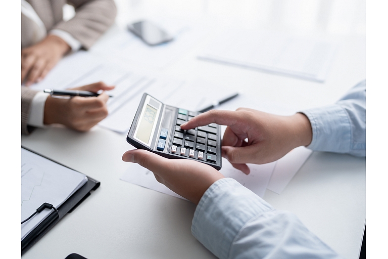 VD Accounting, SIA ensures thorough calculations and document control in daily accounting processes.