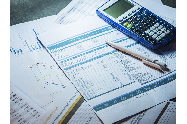 VD Grāmatvedība, SIA ikdienā nodrošina precīzu finanšu uzskaiti, strādājot ar pārskatiem, grafikiem un detalizētiem aprēķiniem.