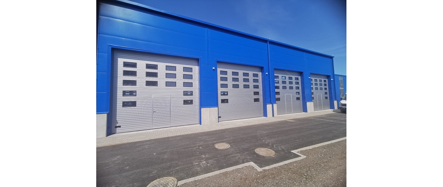 Gates for industrial buildings