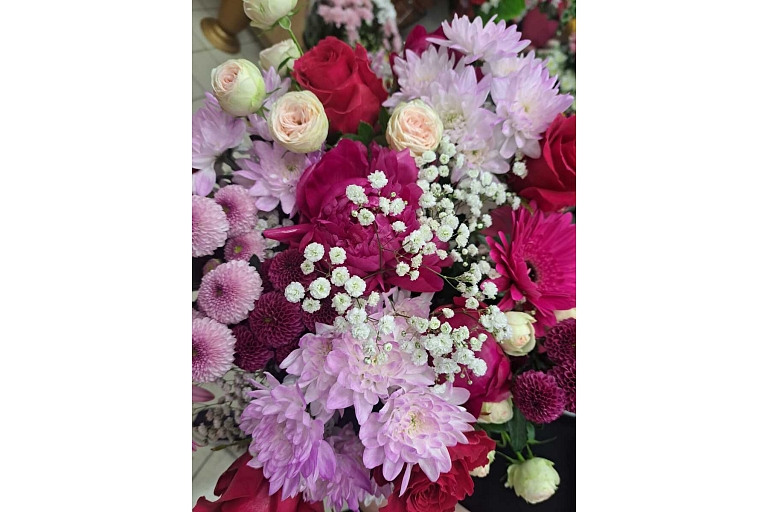Festive flower bouquet in pink colors