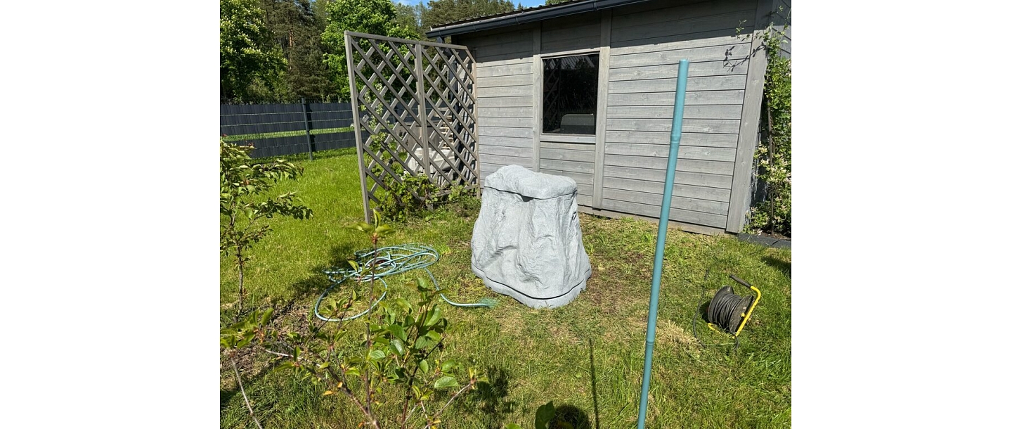 Decorative spice cover in the garden