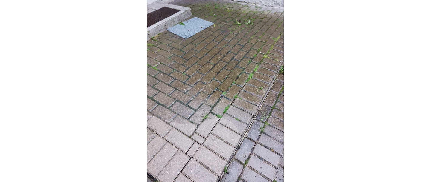 High-pressure washing of pavement