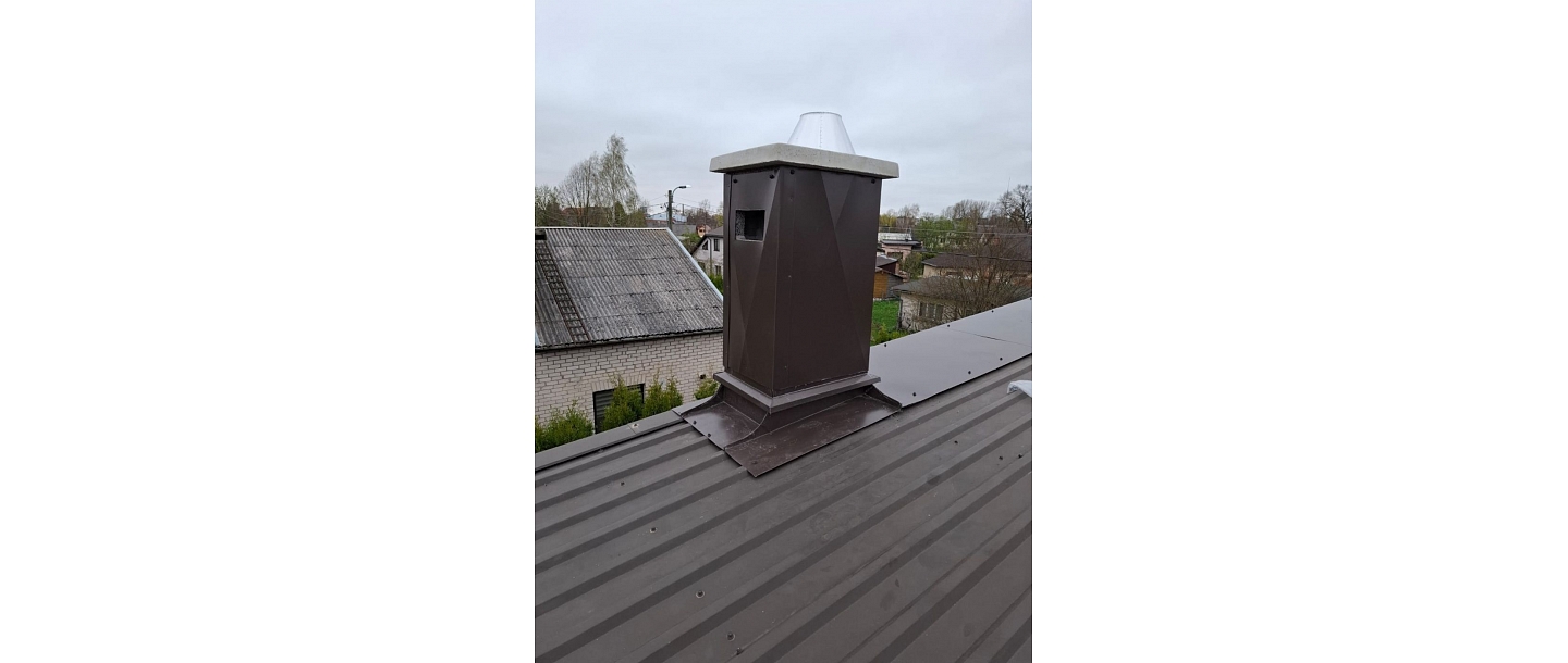 Chimney cladding made of painted tin