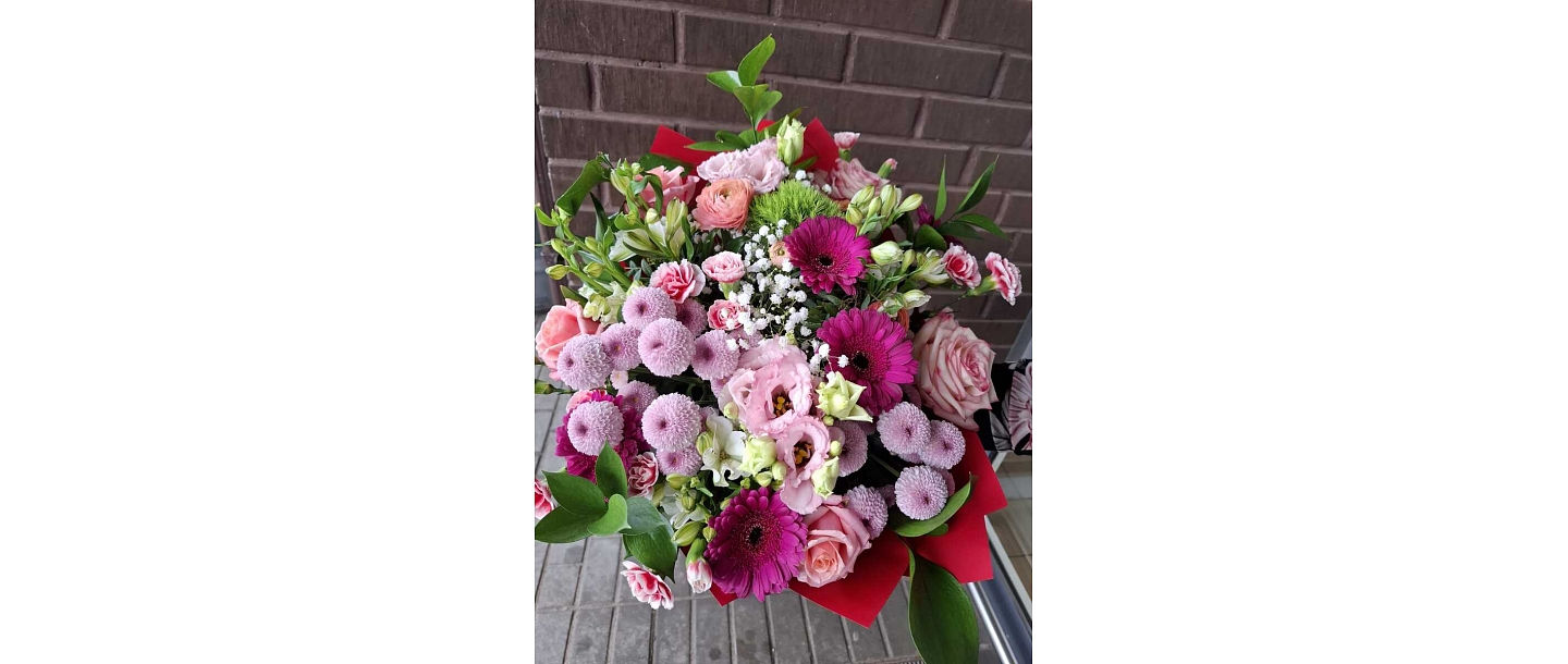 Pink flower bouquet for the holiday