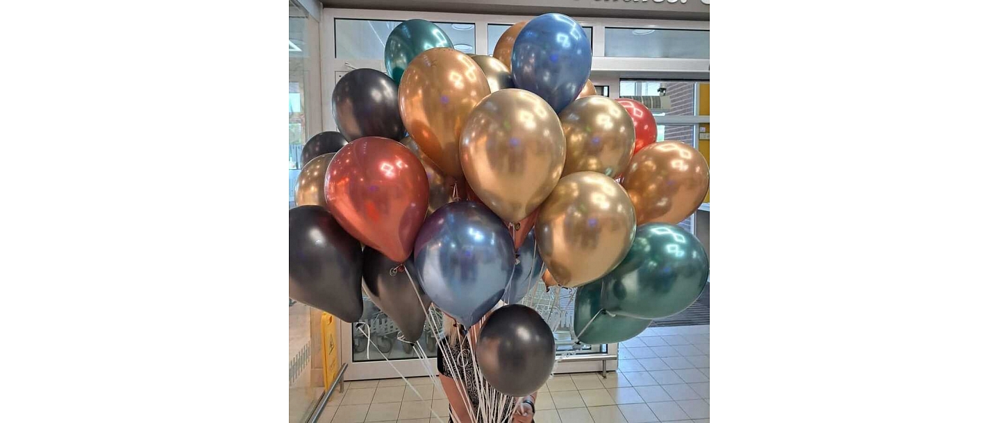Metallic helium balloon bouquet