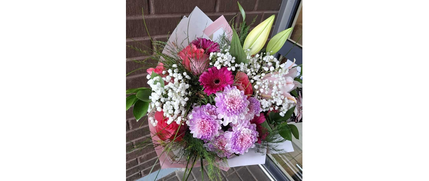 Gorgeous flower bouquet with lilies
