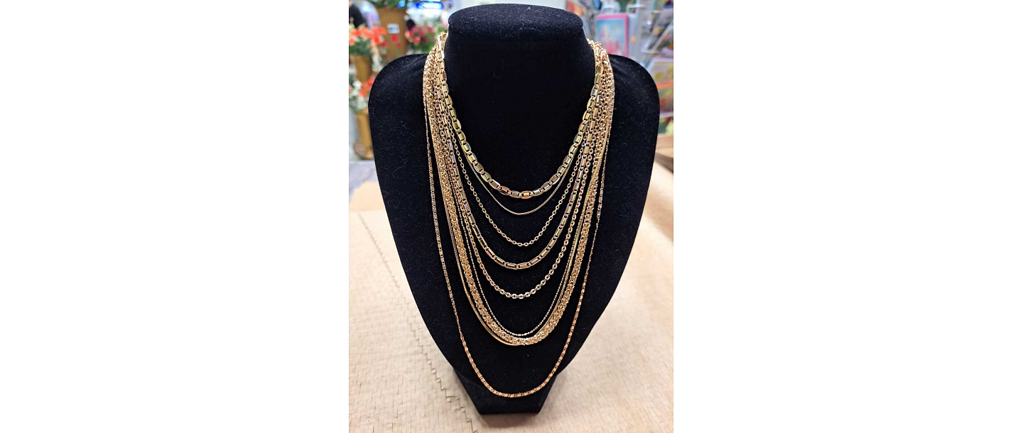 Multilayered gold-plated necklaces