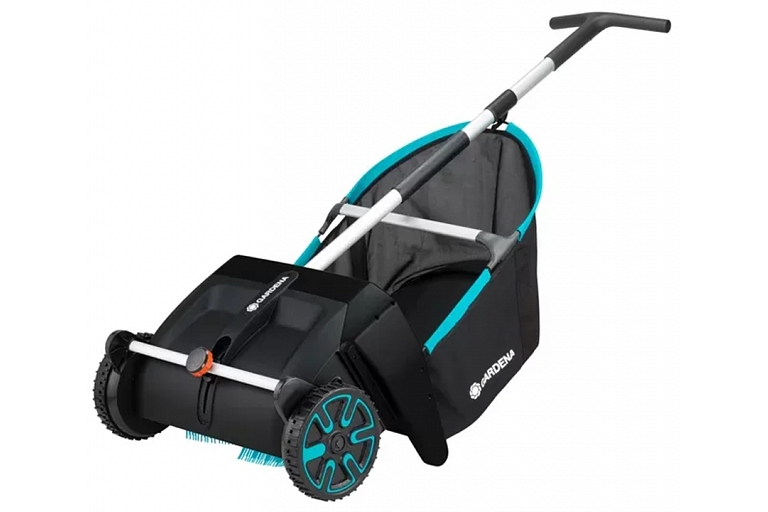 Manual leaf and grass collector